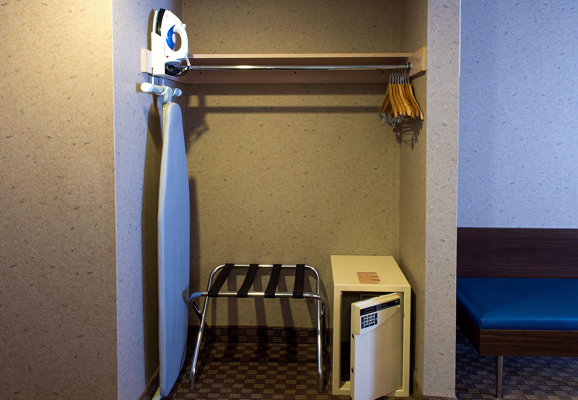 Howard Johnson Plaza By Wyndham By The Falls 3*