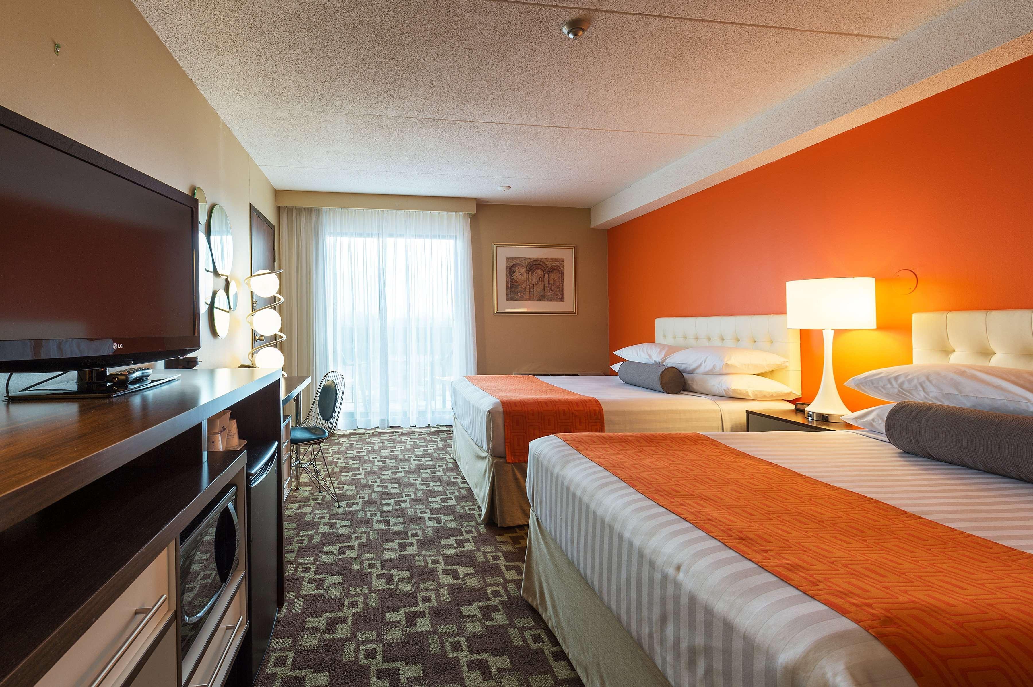 Hotel Howard Johnson Plaza By Wyndham By The Falls