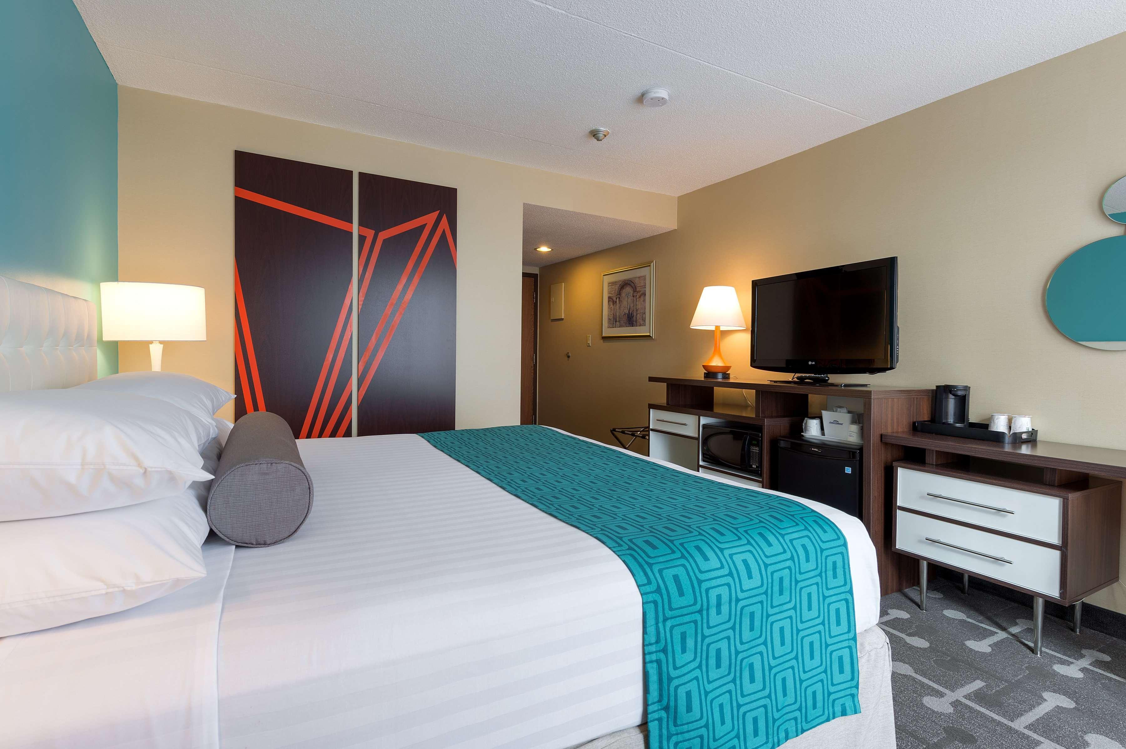 Howard Johnson Plaza By Wyndham By The Falls Hotel 3*